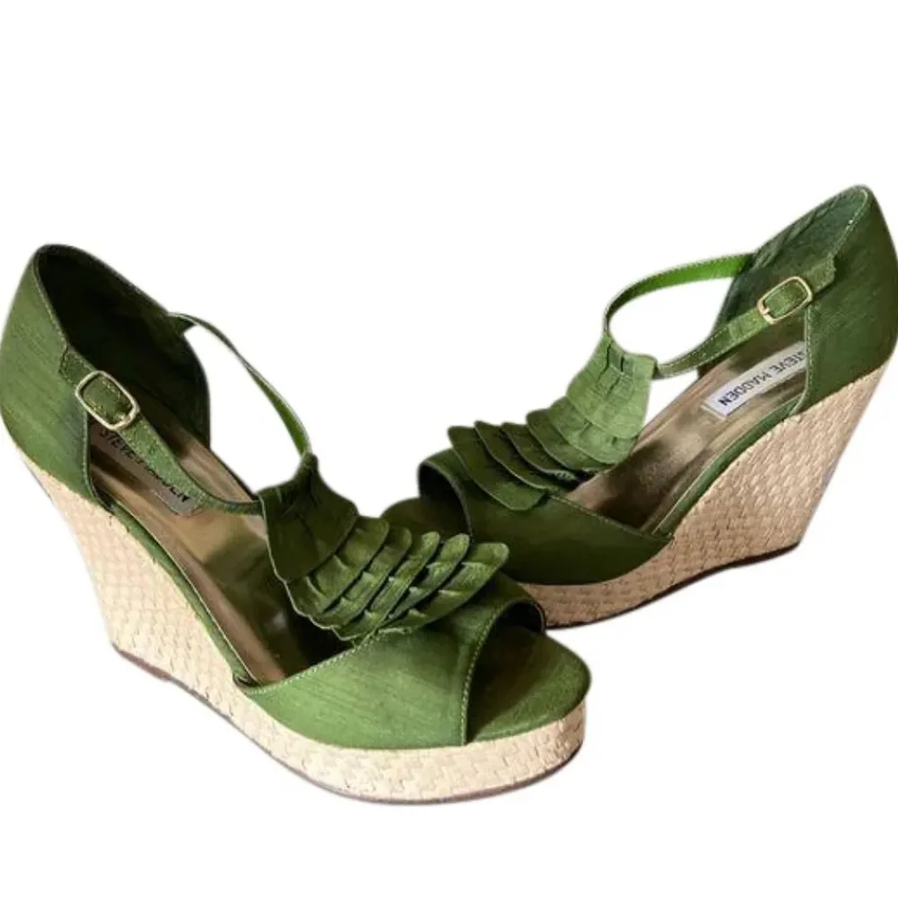 Steve Madden Green Wedge Sandals Size 7 - Picture 1 of 7